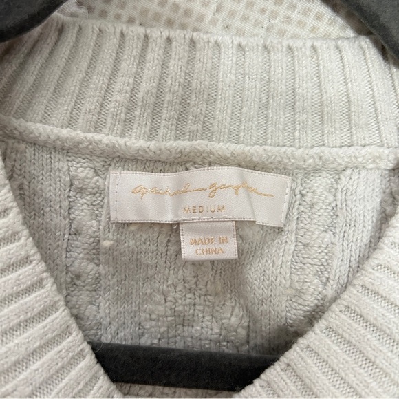 Elegant White Cable Knit Sweater - Picture 8 of 9